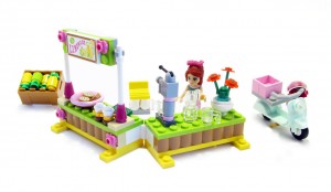 Đồ chơi Lego Friends Mia’s Lemonade Stand 41027 – Quầy Giải Khát Của Mia
