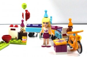Đồ chơi Lego Friends Party Train 41111 – Buổi tiệc tàu hỏa
