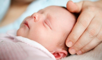Trẻ bị bẹp đầu – Mẹo chữa trẻ bị bẹp đầu cực đơn giản và hiệu quả