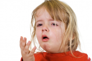 Trẻ bị nôn – Có thể là dấu hiệu của những bệnh vô cùng nguy hiểm