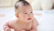 Trẻ bị rụng tóc – Những mối nguy hiểm tiềm ẩn mẹ phải biết