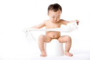 Trẻ bị táo bón, tiêu chảy liên tục – Dấu hiệu của những bệnh nguy hiểm